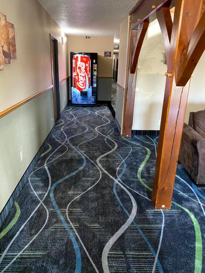 Woodland Inn & Suites Medford 外观 照片