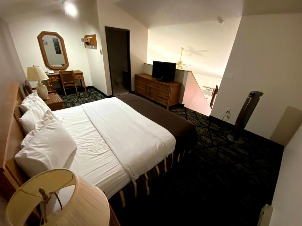 Woodland Inn & Suites Medford 外观 照片