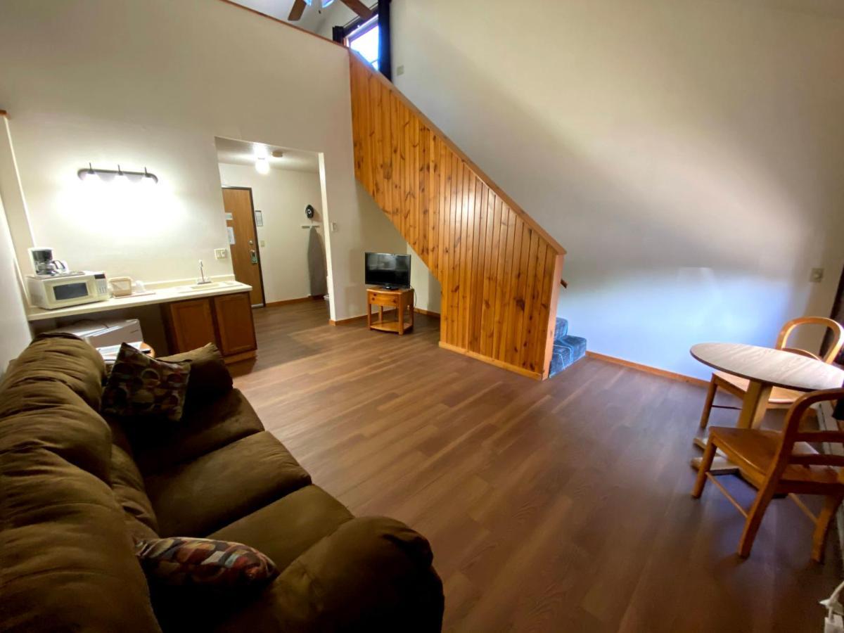 Woodland Inn & Suites Medford 外观 照片