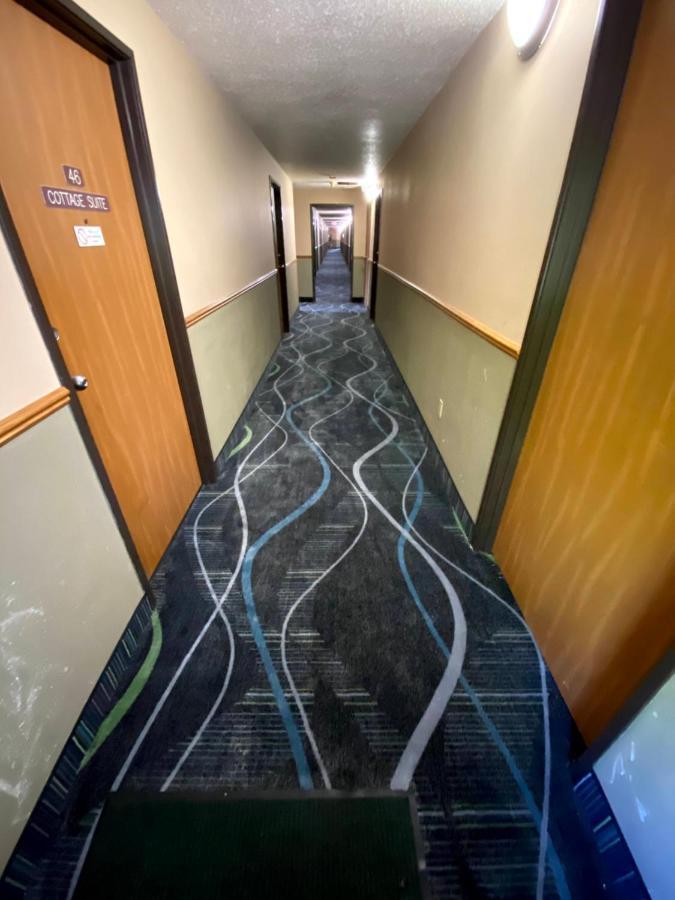 Woodland Inn & Suites Medford 外观 照片